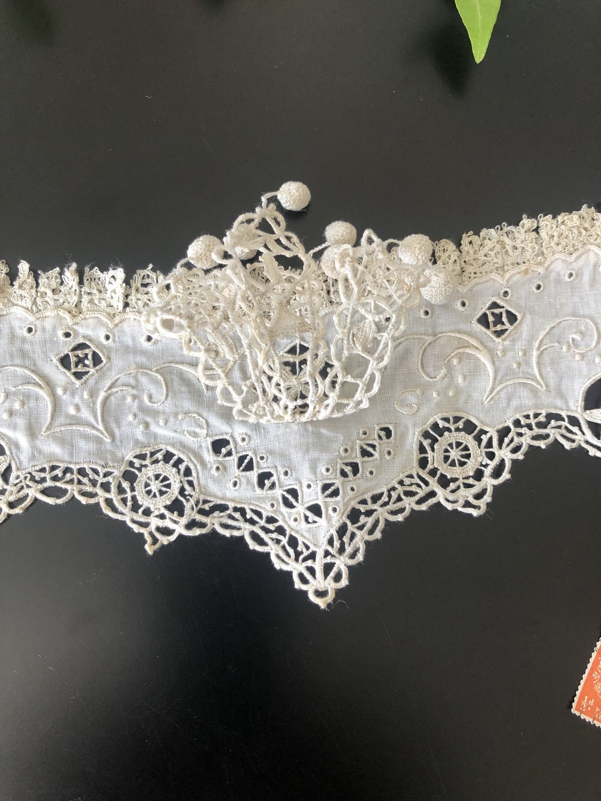 ベルギー ブルージュ ボビンレース　大きな手刺繍リボン　オーバルクロス ○l-60/手刺繍とボビンレースの付け襟 | PISKEY -イギリスの