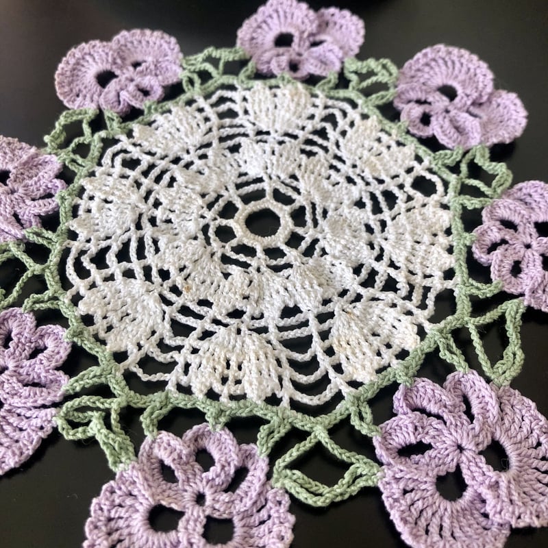 ○l-59/手編みのすみれのクロッシェレースドイリー | PISKEY -イギリス