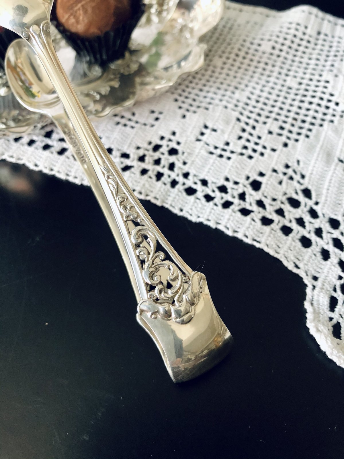 イギリス純銀シュガートングピアス（透かし）入り1780年頃