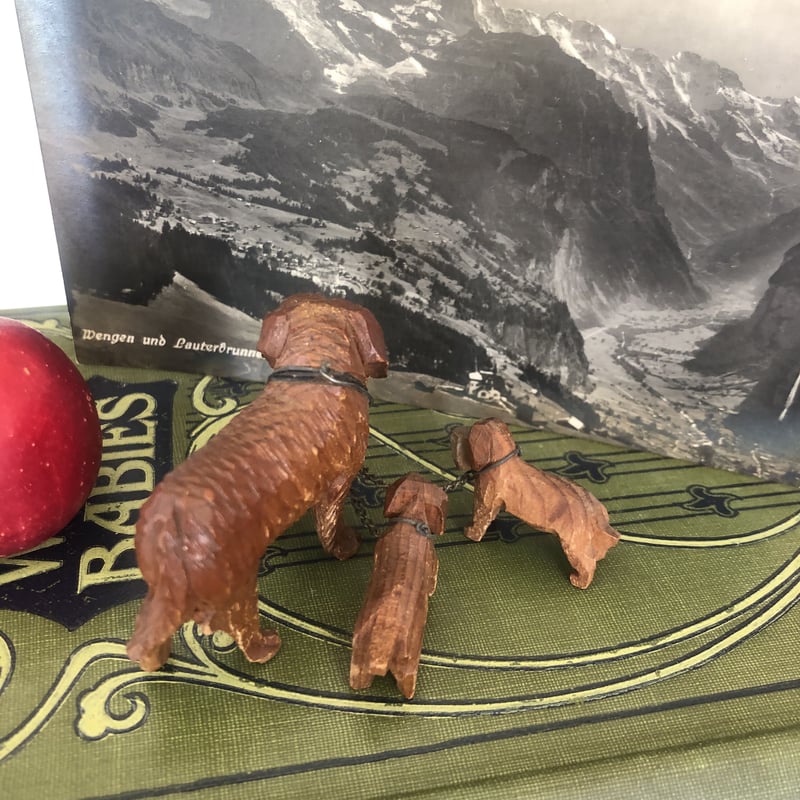 ○s-33/木彫りのセントバーナードの親子 | PISKEY -イギリスのふるい