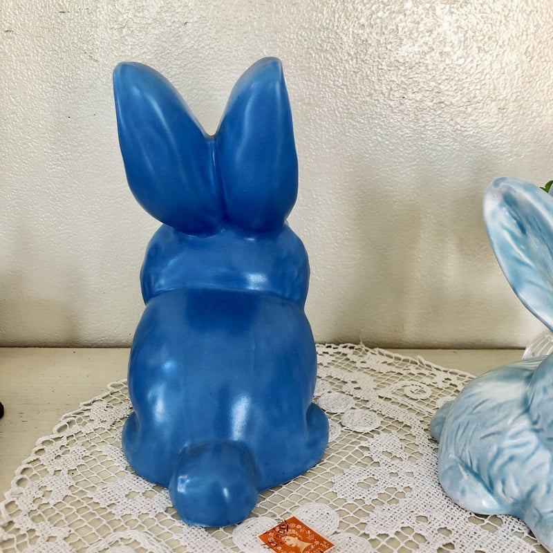 ○e-13/青いうさぎのフィギュア | PISKEY -イギリスのふるいもの