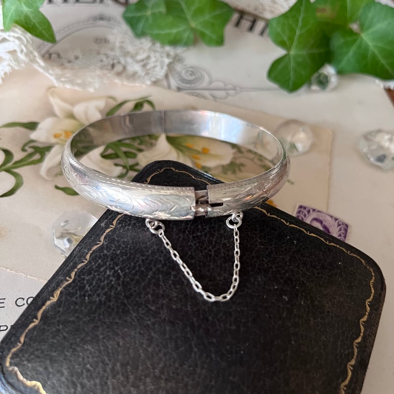 ○ab-372/シルバー製 エングレーヴィングのバングル | PISKEY