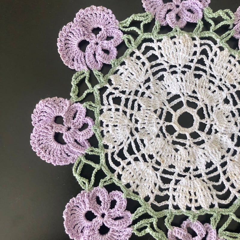 ○l-59/手編みのすみれのクロッシェレースドイリー | PISKEY -イギリス