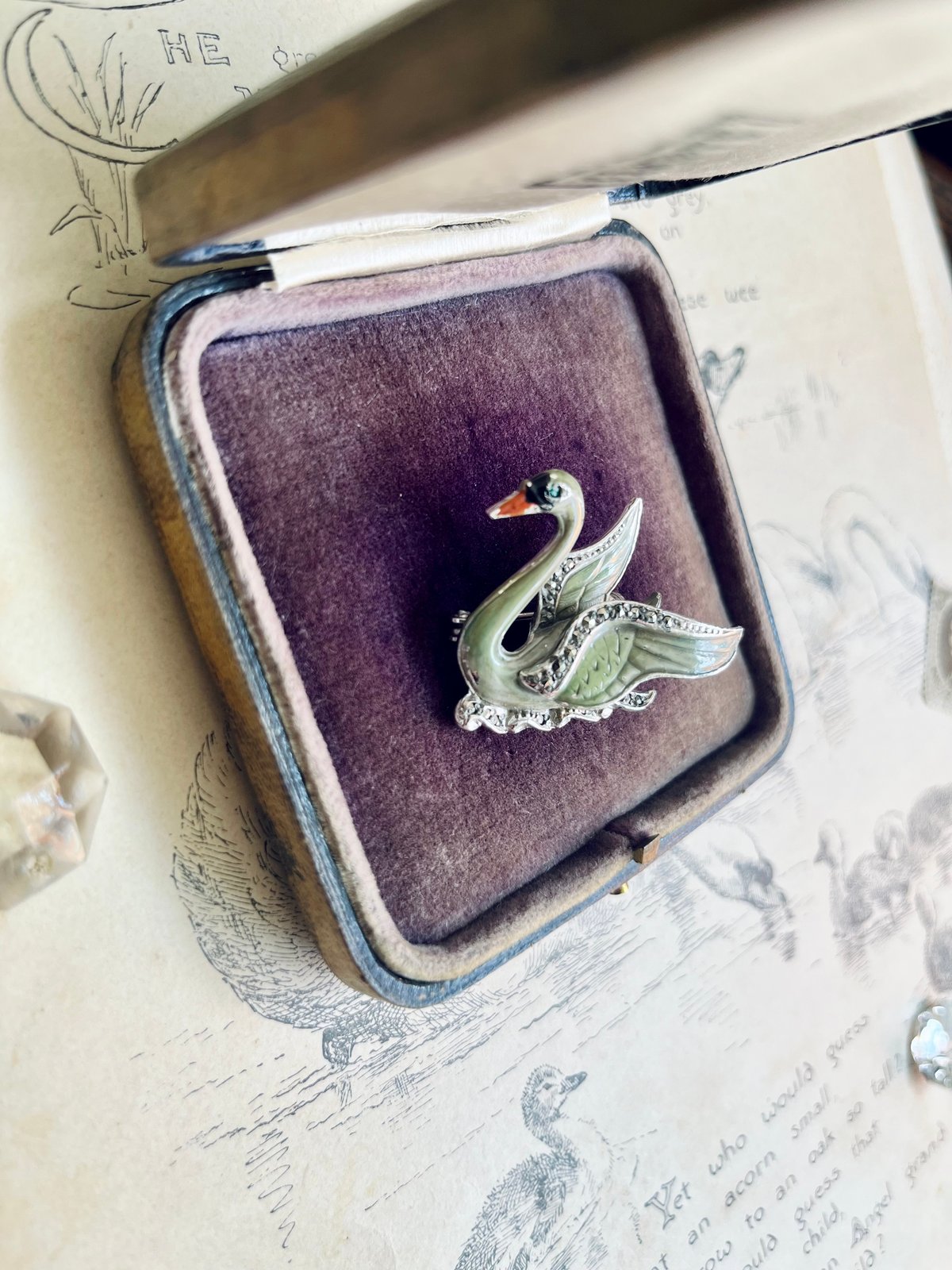 ○ab-482/エナメル&マーカサイト製 BJL社 白鳥のブローチ | PISKEY