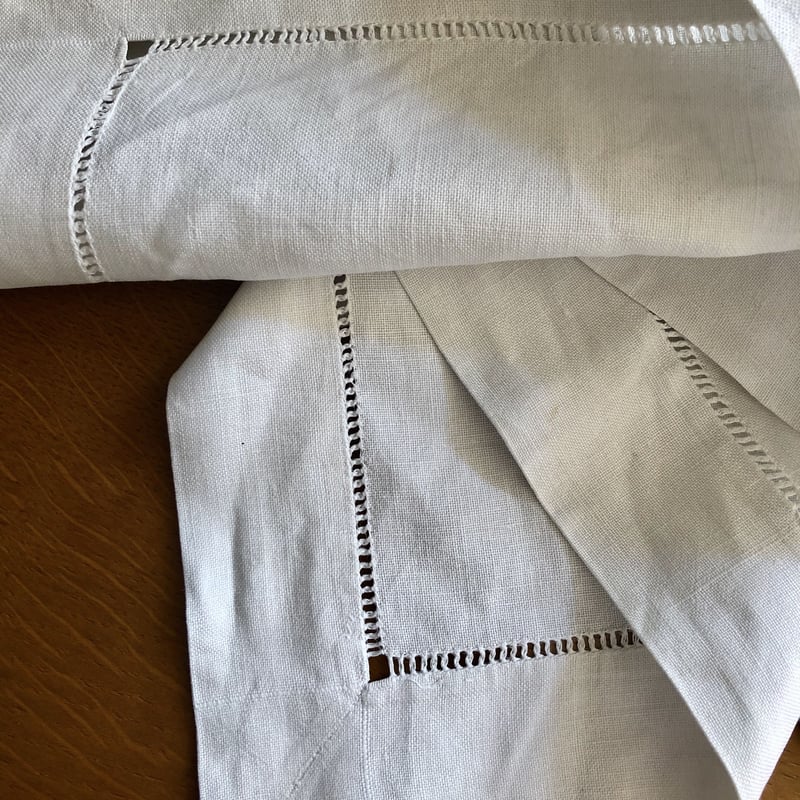 手刺繍　ハンドメイド　テーブルクロス 色とりどりカラフルなお花の手刺繍が素敵なテーブルクロス