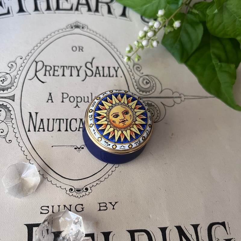 MURANO OPALINE FERRO ハイエナメル ハンドペイント 宝石箱 ○o-138/ハンドペイントの「zodiac」エナメルボックス | PISKEY