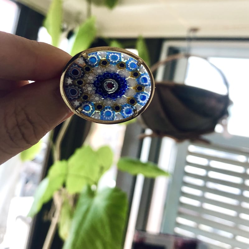 Filigree 青いガラスのブローチ : 満月アンティーク