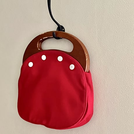 ●b-11/ 木製ハンドル　いちご色のバッグ