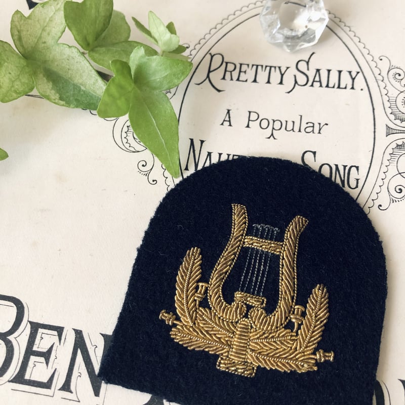 ○ab-147/金糸刺繍 ハープのエンブレム | PISKEY -イギリスの