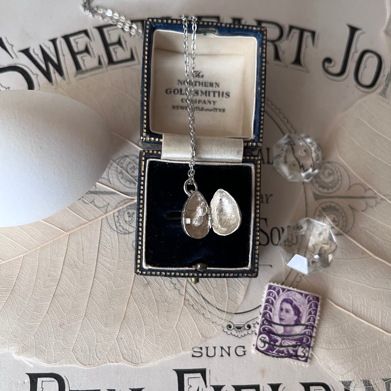 ○ab-336/シルバー製たまご型チャーム 仕掛け付き | PISKEY