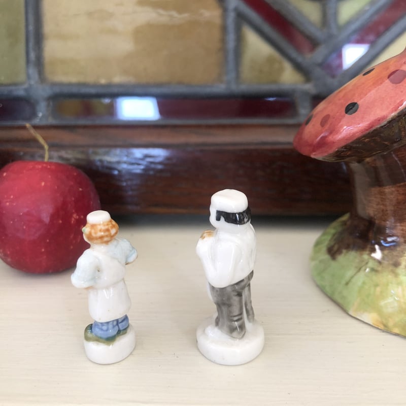 ○s-38/フランスの陶器フェーヴ パン屋さんとお肉屋さんセット