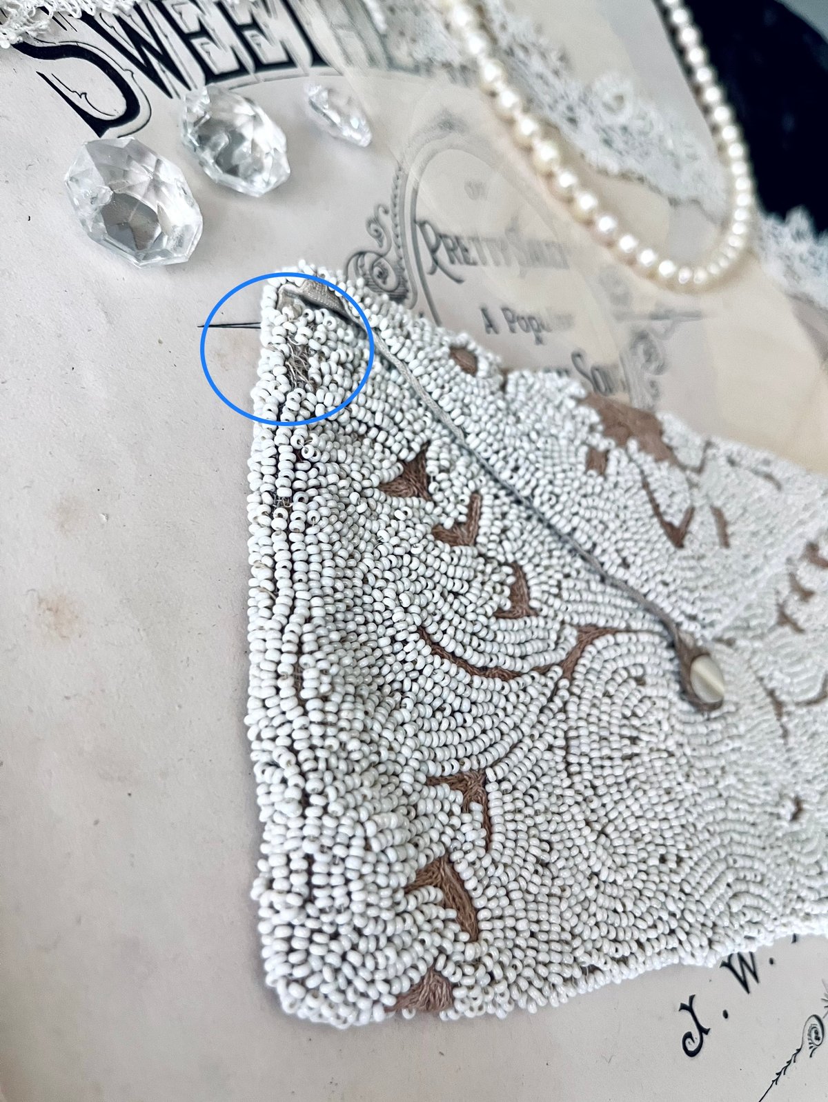 マイザーパース　ブラック　　1800年代中頃　イギリス　ガラスビーズ マイザーパース ブラック 1800年代中頃 イギリス ガラスビーズ