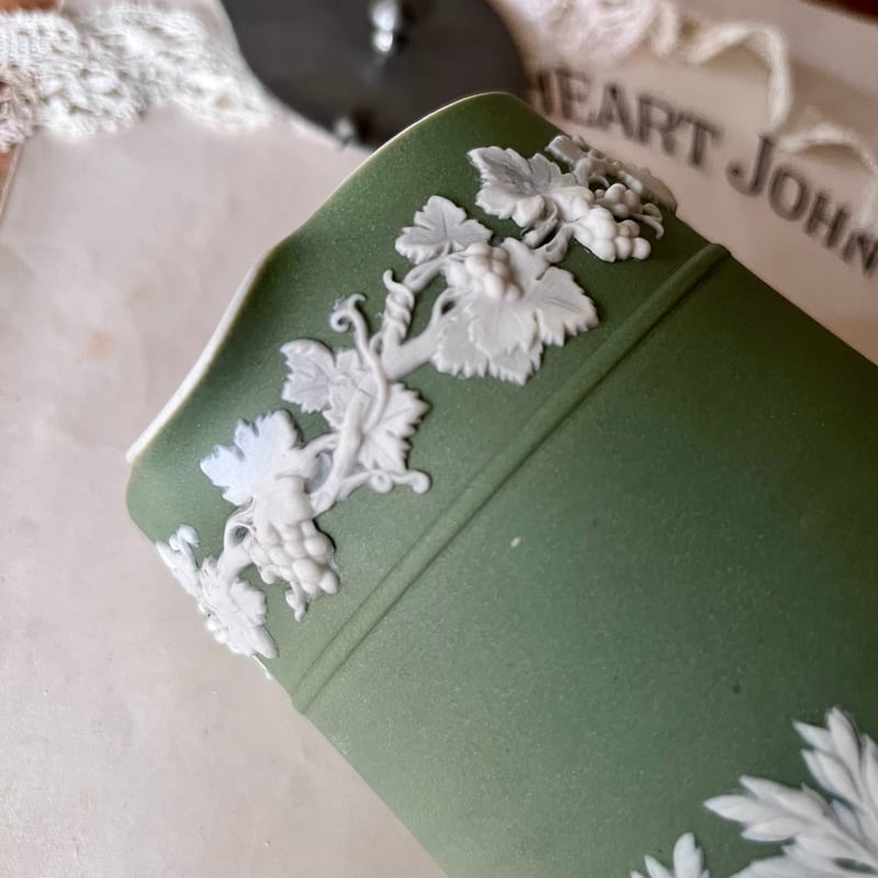  ウエッジウッド テーブルクロス ジャスパー　総柄　カーキ ○po-94/ウェッジウッド ジャスパーウェアのジャグ | PISKEY -イギリス