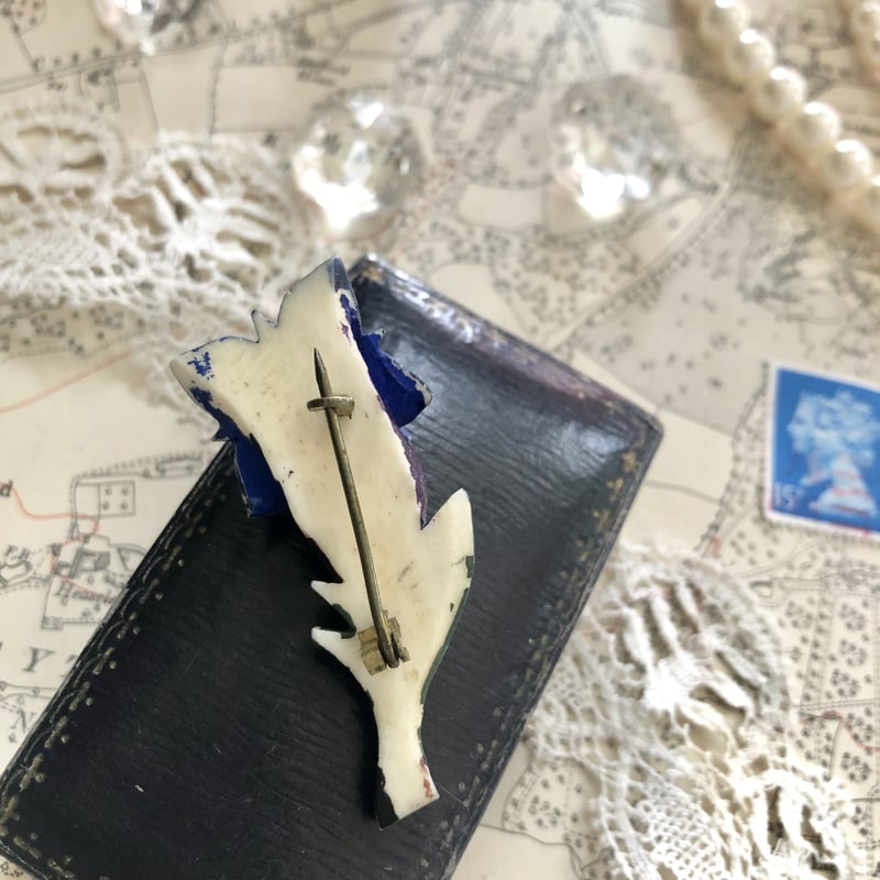 ○ab-26/手彫りのリンドウのブローチ | PISKEY -イギリスのふるいもの