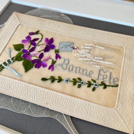 ●pg-60/1918年サイン入り 刺繍製すみれと小鳥、勿忘草のポストカード