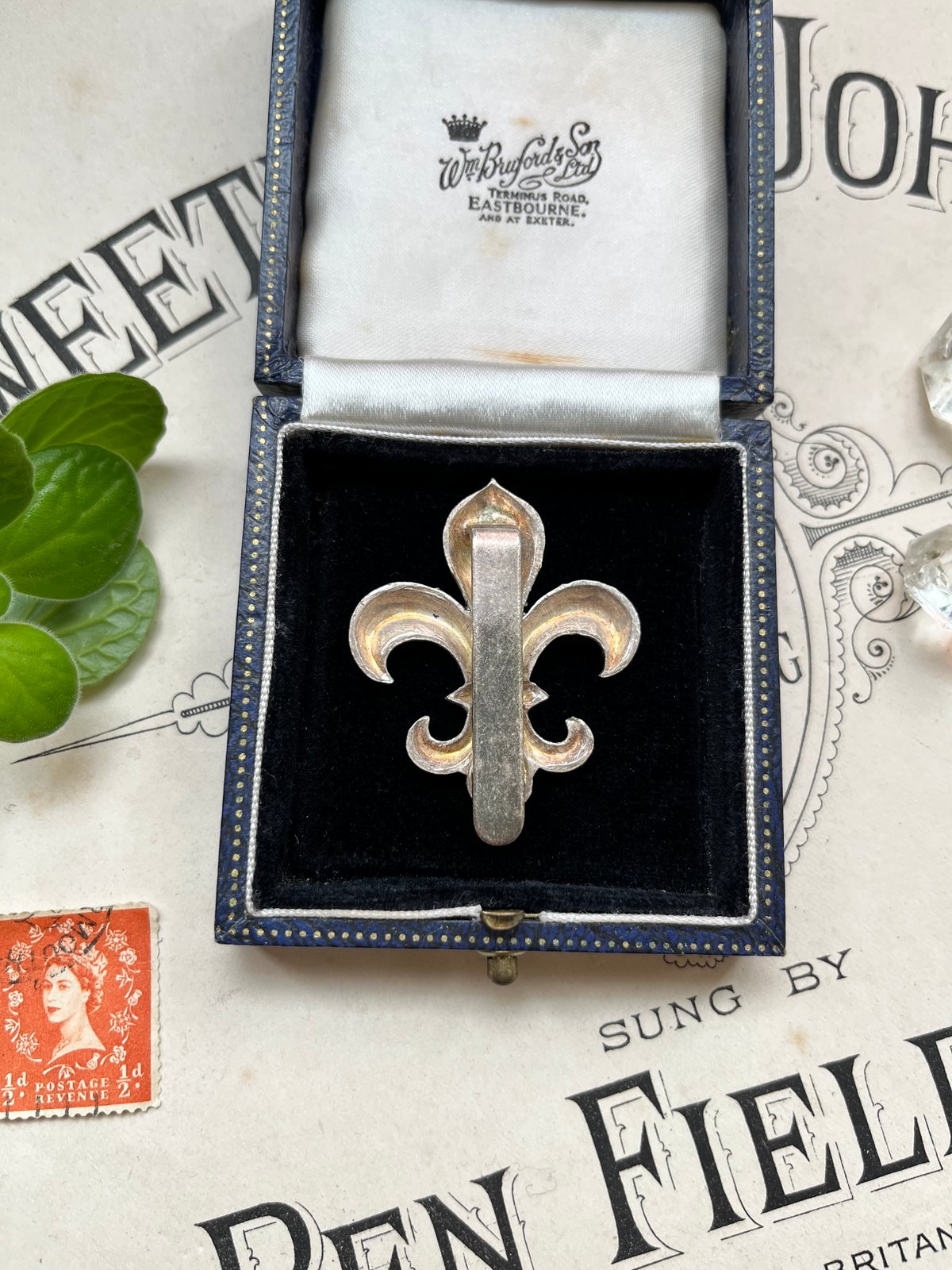 ○o-144/メタル製 フルール・ド・リスの紋章パーツ | PISKEY -イギリス