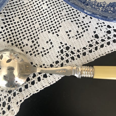 ●s-33/シルバープレート製お花のティーストレイナー