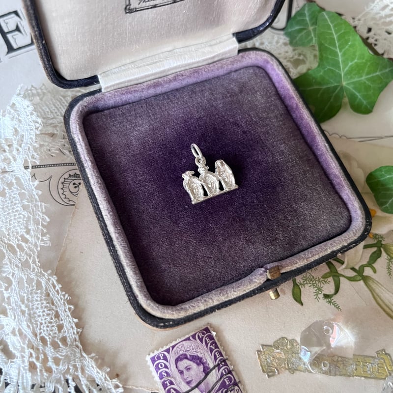 さる　黒×3個 世界の不思議なサル図鑑 - YouTube