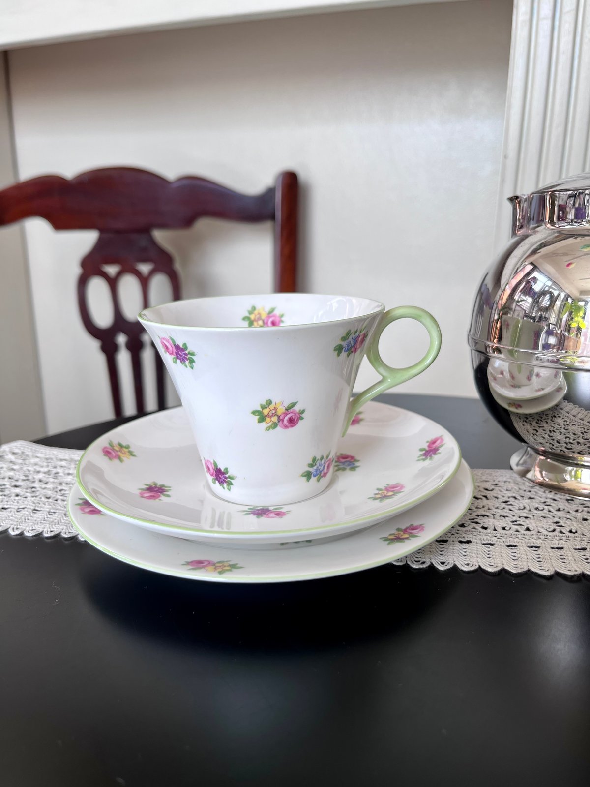 ○sh-33/Shelley ちいさなお花が躍るトリオ カップ＆ソーサー＋ 