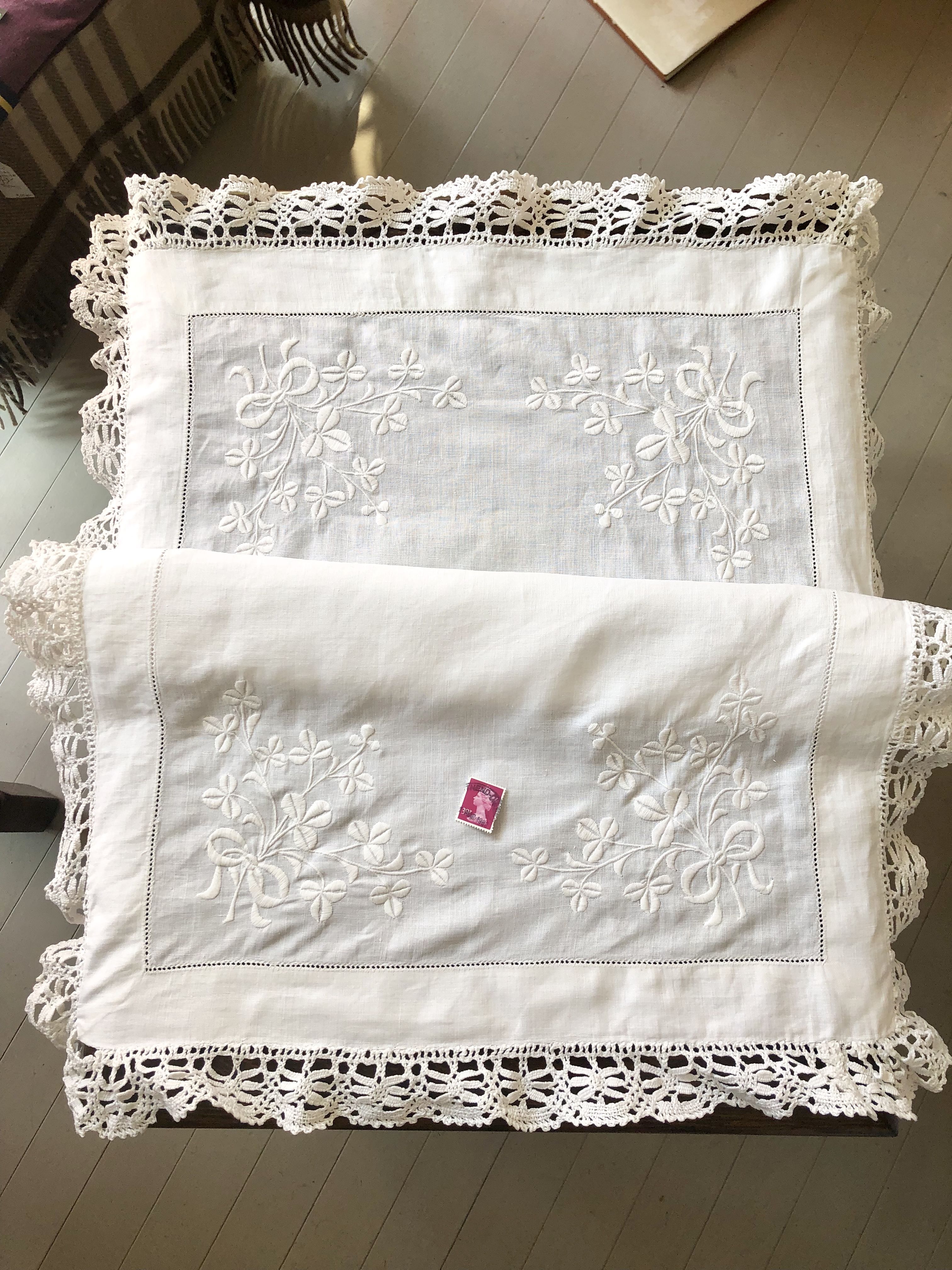 ○l-8/手刺繍 シャムロック（クローバー）とリボンのホワイトワークの