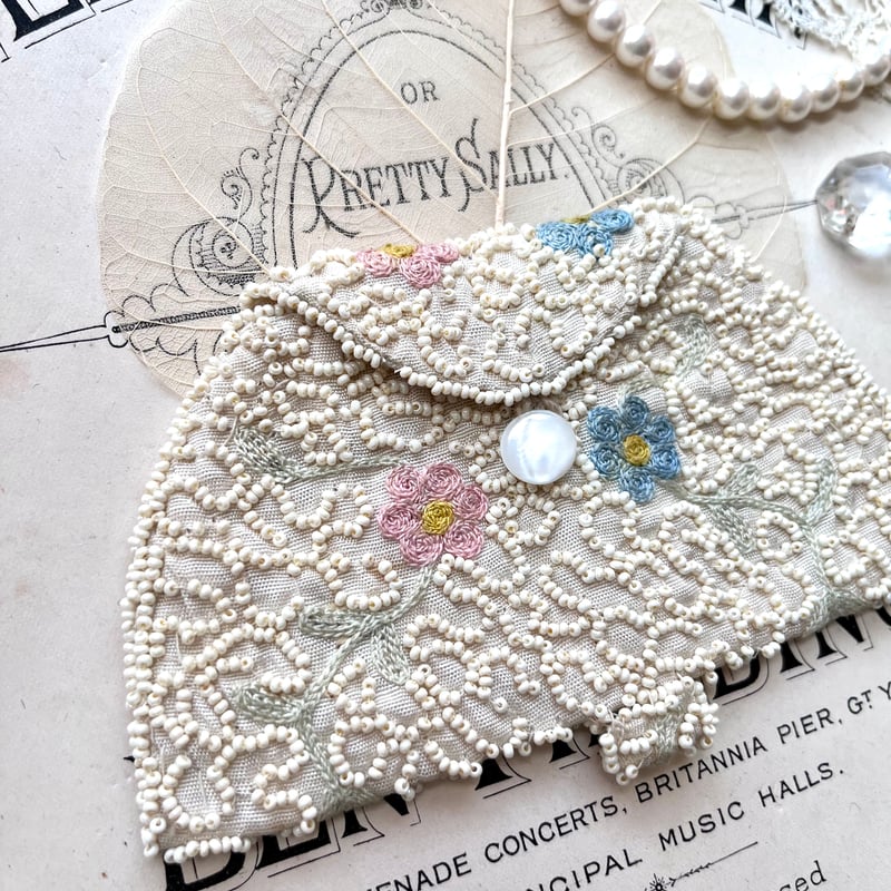 フランスアンティーク　マイクロガラスビーズと刺繍バッグ ○s-99/マイクロビーズと刺繍のミニバッグ | PISKEY -イギリスのふるい