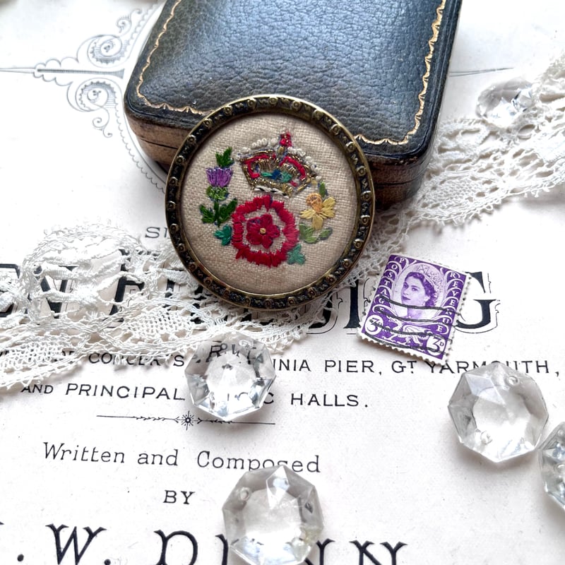 ○r-33/1936年 手刺繍 戴冠記念のブローチ | PISKEY -イギリスの ○r-33/1936年 手刺繍 戴冠記念のブローチ | PISKEY -イギリスの