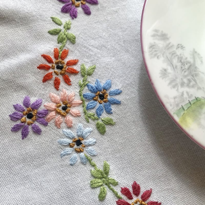 ○l-1/手刺繍パステルカラーのお花のマット | PISKEY -イギリスの