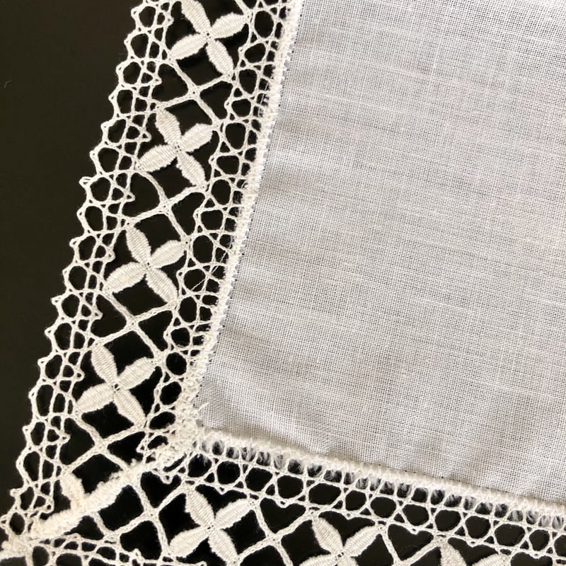 ○l-47/マルティーズレースのハンカチB | PISKEY -イギリスのふるい