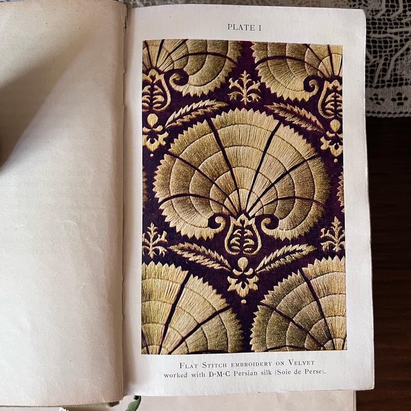 ○vp-25/1900年頃 DMC社ニードルワーク百科事典 | PISKEY -イギリス