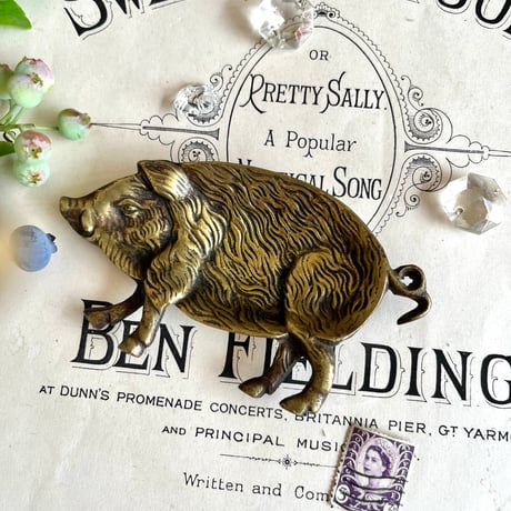 ●o-210/真鍮製ブタのトレイ