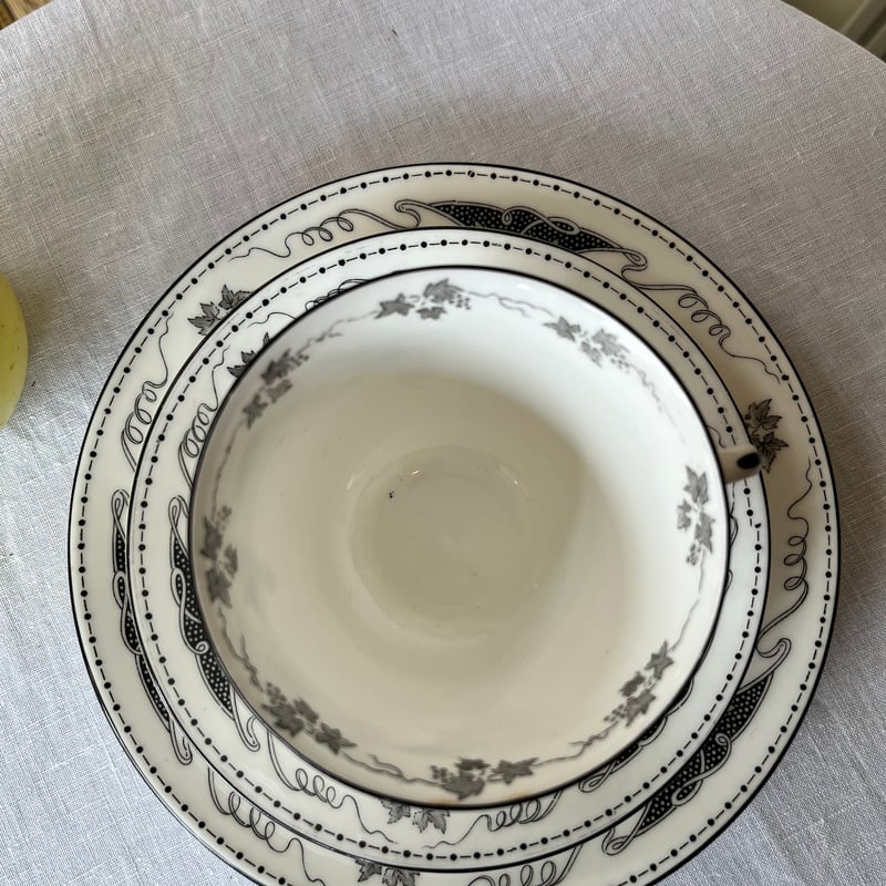 ○sh-41/Shelley アール・デコのトリオ カップ＆ソーサー＋プレート