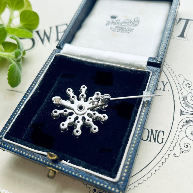 ○ab-427/アイリスガラスの星のブローチ | PISKEY -イギリスの