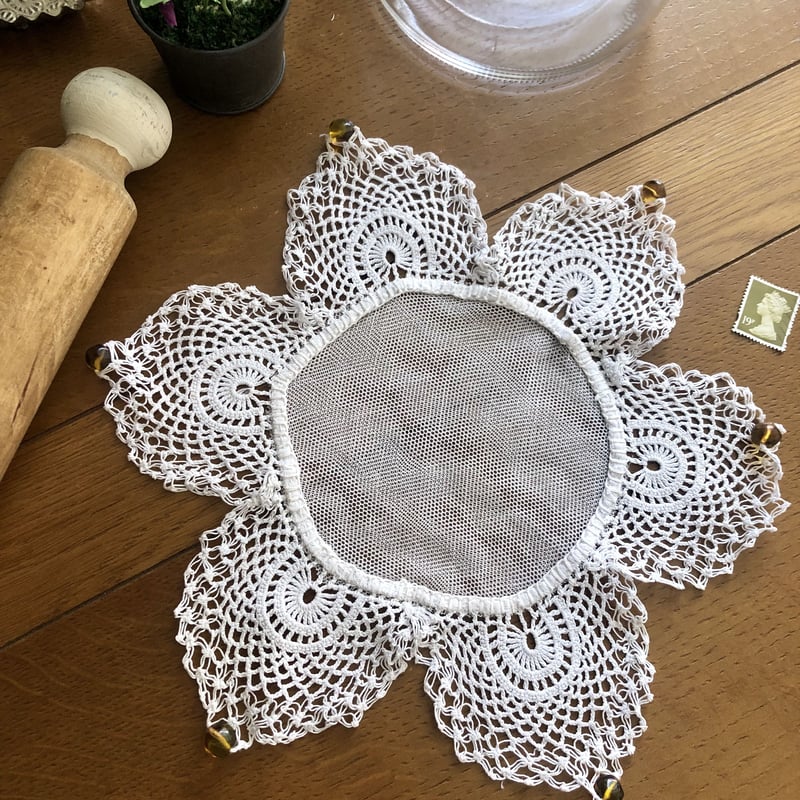 海外店ジャグカバー★レースドイリー10星形スカラップ&天使と薔薇マグネット新品 ○l-12/ライトブラウンのガラスビーズのジャグカバー/ドイリー