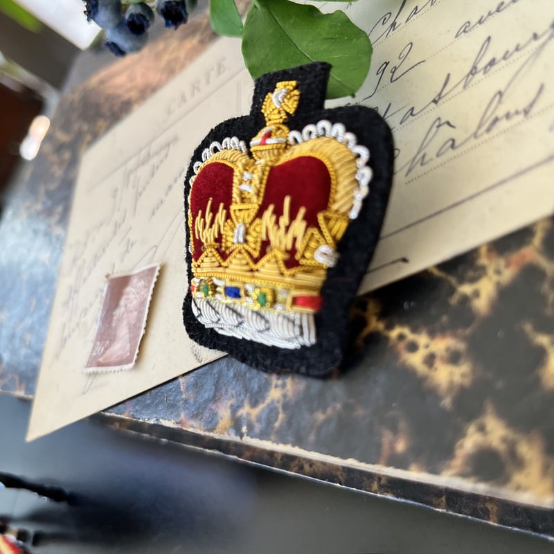 ○ab-173/金糸刺繍 英国王の王冠のエンブレム B/ワッペン
