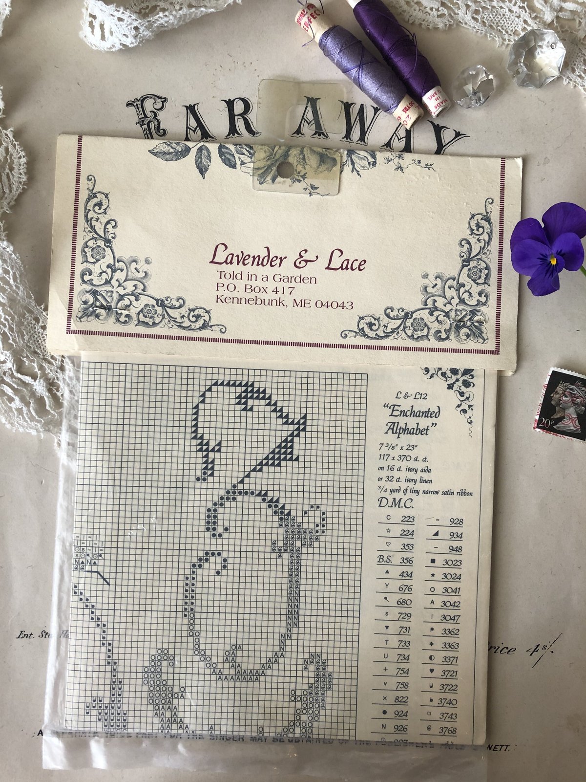 ○s-50/女の子とアルファベットの刺繍図案「Enchanted Alphabet
