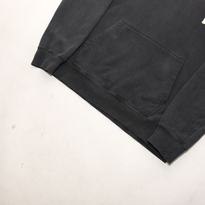 【即完売モデル】ステューシー☆センターロゴ入りスウェット 入手困難 人気定番 STUSSY 刺繍 センターロゴ 即完売モデル 入手困難 スウェット