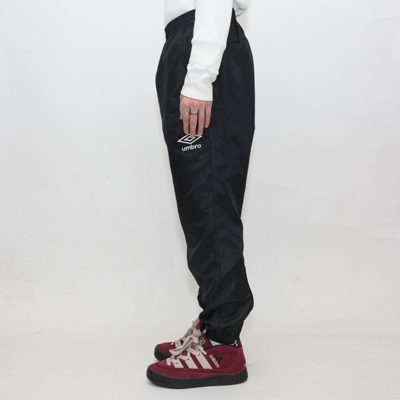 UMBRO ブラック ナイロントラックパンツ umbro アンブロ UMBRO ナイロンパンツ トラックパンツ LOGO