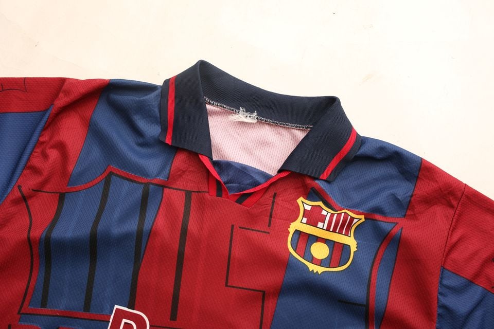 FCバルセロナ FIGO 7 シャツ 100周年モデル 楽天市場】【復刻】FCバルセロナ 99/00 ホーム 100周年 #7 FIGO