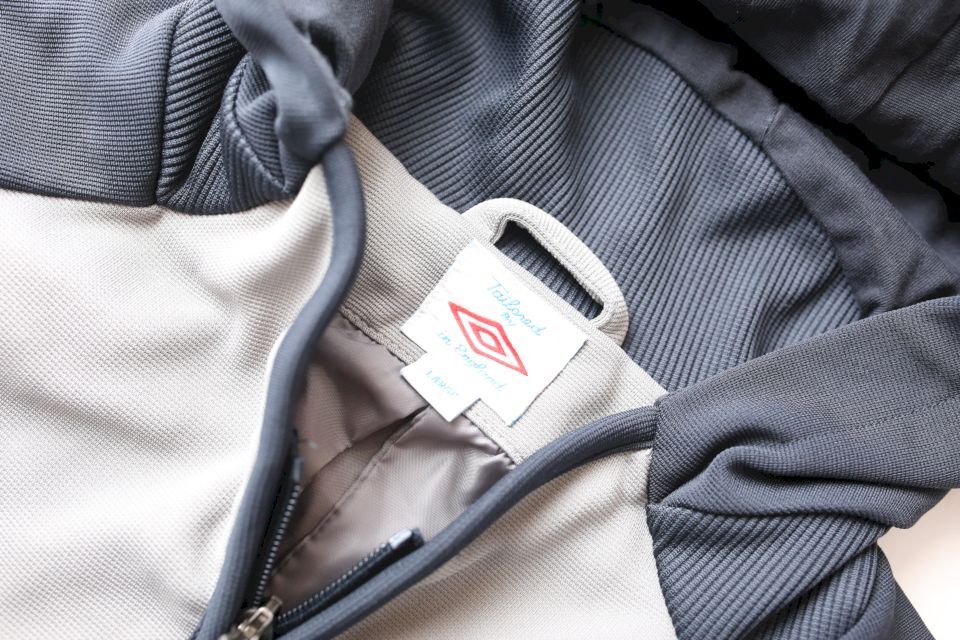 Umbro イングランド代表 ジップアップジャケット L ネイビー Umbro イングランド代表 ジップアップジャケット L ネイビー