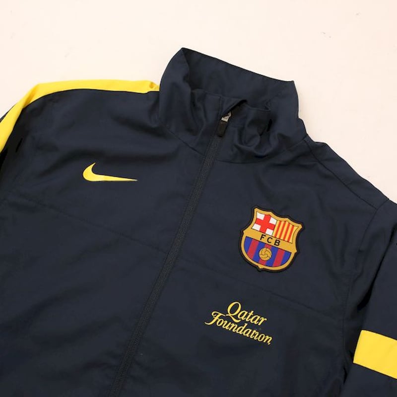 [サッカー] バルセロナナイロンジャケット トラックジャケット8000円でどうでしょうか