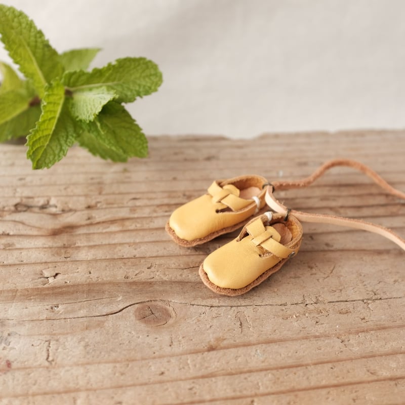 ミニチュア靴ネックレス Tストラップ -yellow - / Cacica (カチカ) | C