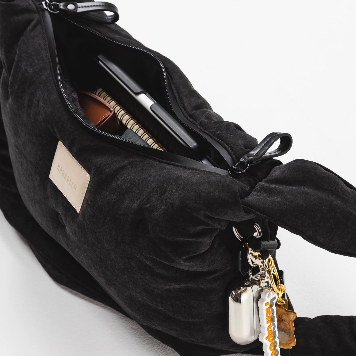 harapeco商店　Suede Cloud ShoulderBag Suede Cloud ShoulderBag - ブラック | harapeco Store