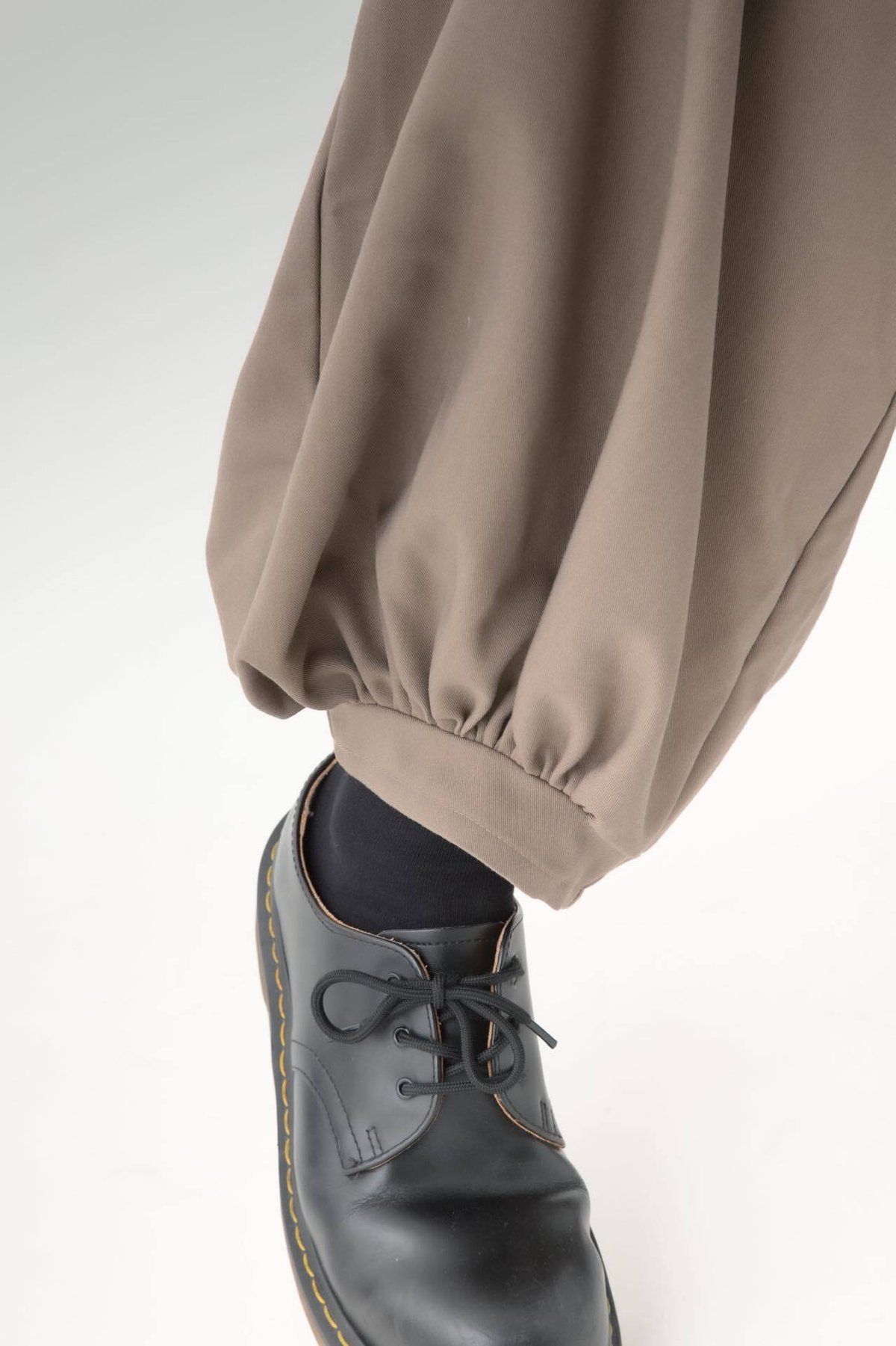 Volume Pants-ベージュブラウン | harapeco Store