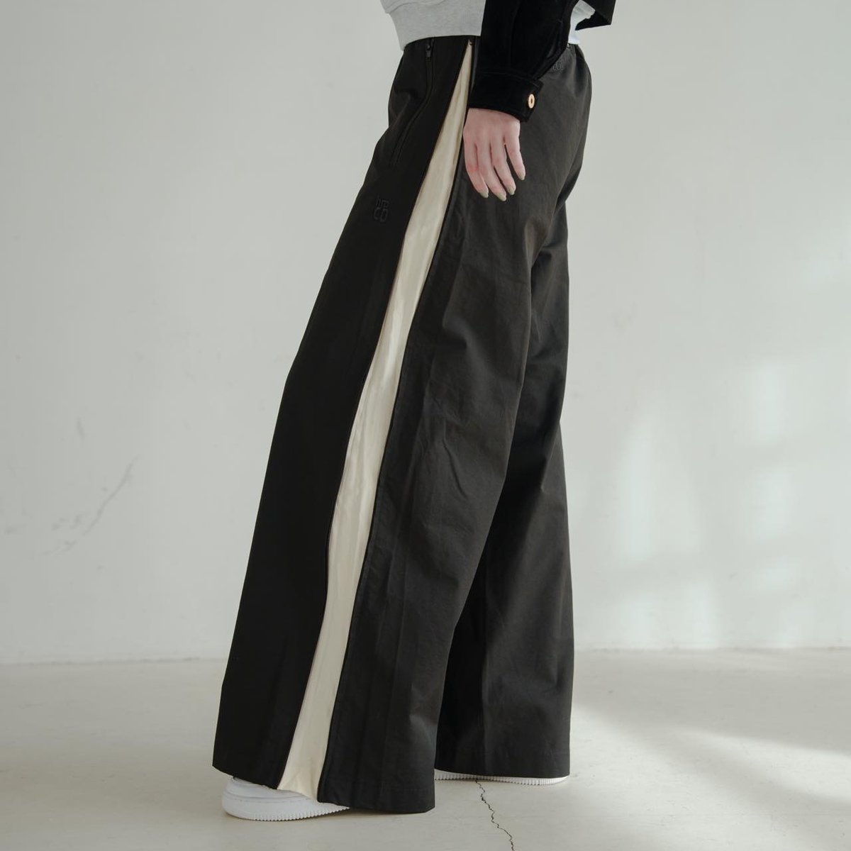 SideZipp Nylon Track Pants - ブラック | harapeco Store