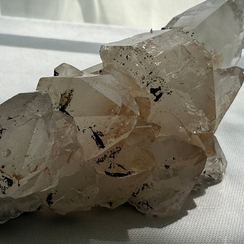 ピンクマニカラン  クラスター　たっぷりブレスレット、アクセサリー乗せられます。 ブレス マニカラン水晶＜ヒマラヤ産＞ AAランク ピンク 丸 約