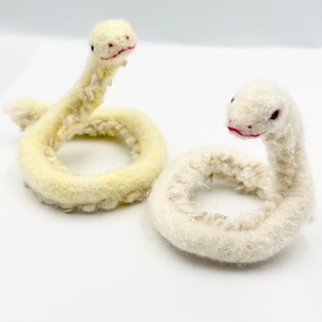 ※2体セット！【スペシャルアーティストお守り商品】Dragon BreederMIURAYOKO〜世界に１つの羊毛蛇 （セラフィナイト・スモーキークォーツ）