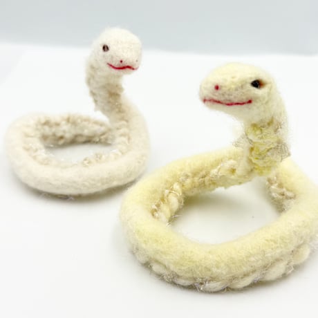 ※2体セット！【スペシャルアーティストお守り商品】Dragon BreederMIURAYOKO〜世界に１つの羊毛蛇 （セラフィナイト・スモーキークォーツ）