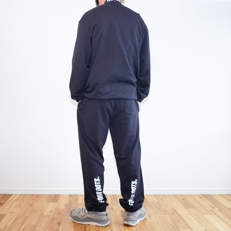 4D®︎ Chill suits | FOUR DOTS®︎