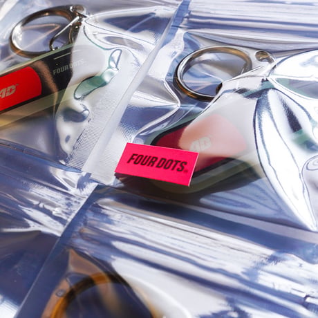 Capsule key chain MINI “KND”