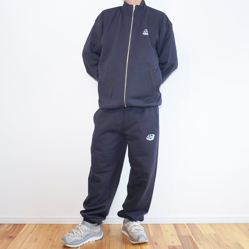 4D®︎ Chill suits | FOUR DOTS®︎